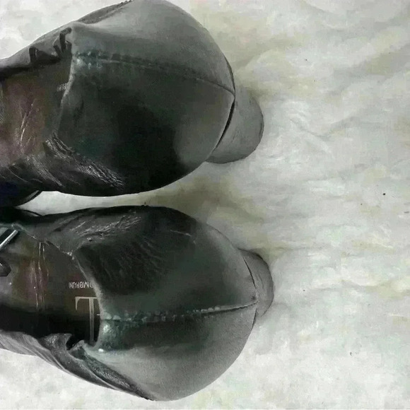 AGL Black Leather Bow Cap Toe Block Heel Pumps Shoes. - Picture 8 of 8